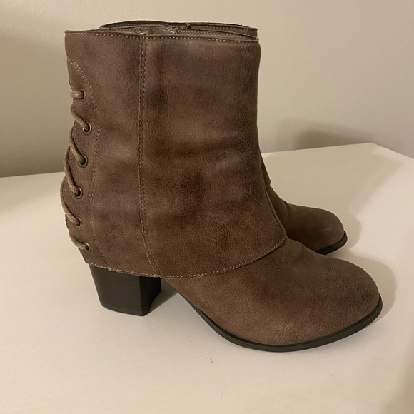 Taupe colored booties by Fergie - Picture 5 of 6